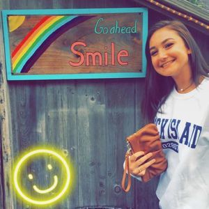 Meet your Posher, Mia